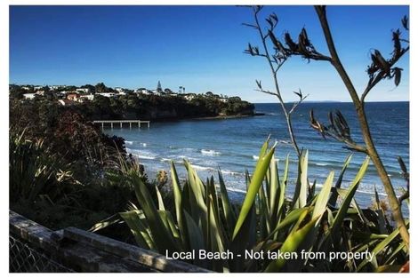 Photo of property in 2/9 Stitchbird Close, Murrays Bay, Auckland, 0630