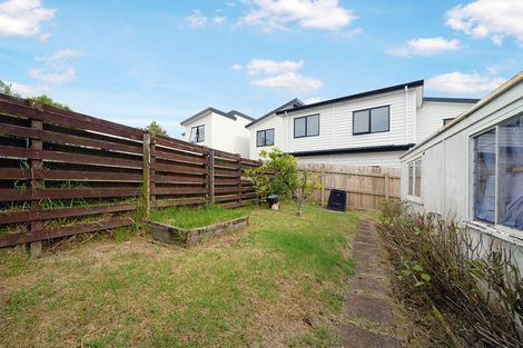Photo of property in 3/77 Royal View Road, Te Atatu South, Auckland, 0610
