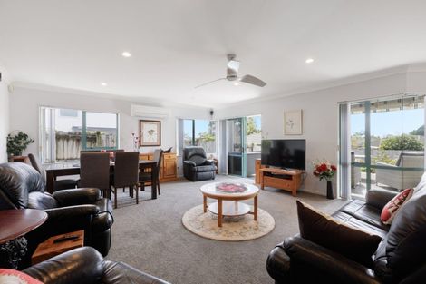 Photo of property in 4 Burnt Oak Drive, Pyes Pa, Tauranga, 3112