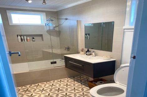 Photo of property in 2 West Glade Crescent, Birkenhead, Auckland, 0626