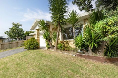Photo of property in 49 Castlefinn Drive, Weymouth, Auckland, 2103