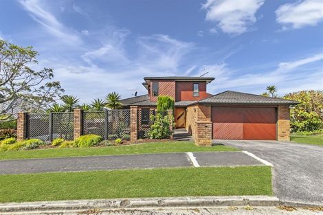 Photo of property in 14 Rifleman Rise, Unsworth Heights, Auckland, 0632