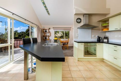 Photo of property in 2 Kittiwake Drive, Schnapper Rock, Auckland, 0632