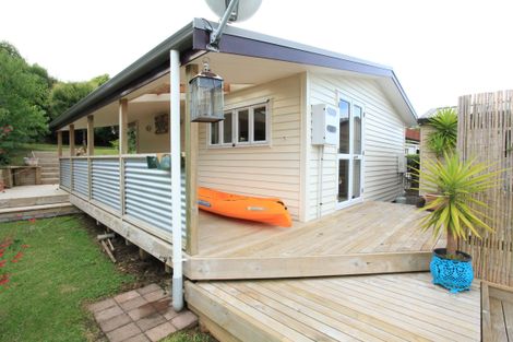 Photo of property in 5 Karioi Crescent, Raglan, 3225