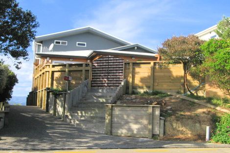 Photo of property in 116 Nevay Road, Karaka Bays, Wellington, 6022