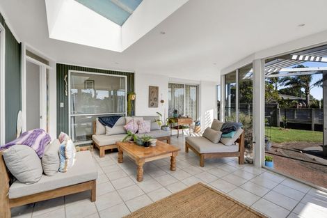 Photo of property in 44 Wairau Road, Oakura, 4314