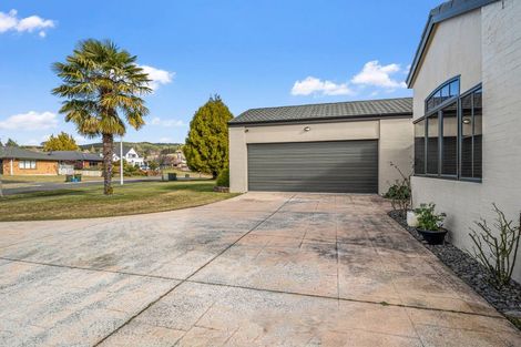 Photo of property in 6 Mccahon Drive, Pukehangi, Rotorua, 3015