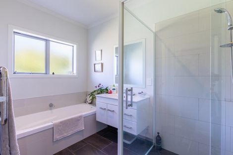 Photo of property in 11 Adelaide Road, Dannevirke, 4978