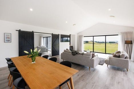 Photo of property in 2 Mataki Lane, Halcombe, 4779