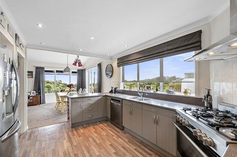 Photo of property in 38 Seaview Road, Marfell, New Plymouth, 4310
