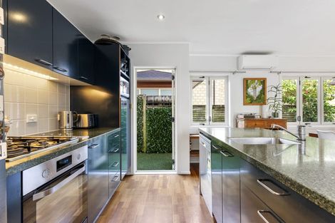 Photo of property in 2/231 Hurstmere Road, Takapuna, Auckland, 0622