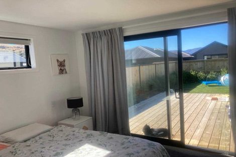 Photo of property in 32 Cheviot Street, Jacks Point, 9371