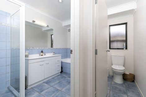 Photo of property in 30 Waiwherowhero Drive, St Andrews, Hamilton, 3200