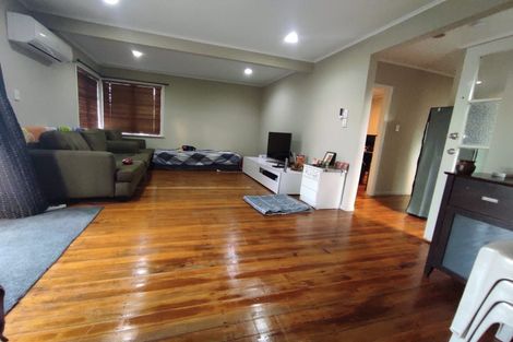 Photo of property in 69 Dundale Avenue, Blockhouse Bay, Auckland, 0600