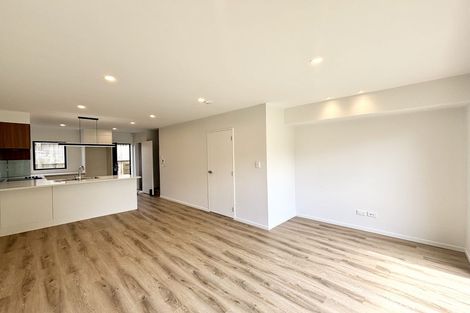 Photo of property in 4/9 Flanshaw Road, Te Atatu South, Auckland, 0610