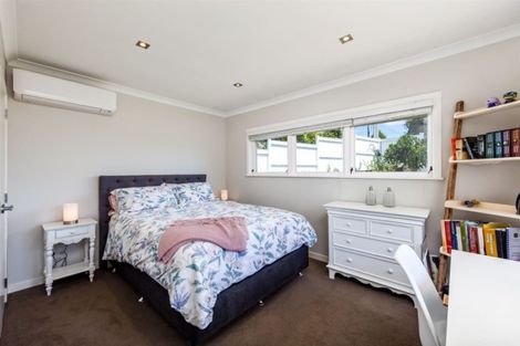 Photo of property in 1/2 Elizabeth Place, Mairangi Bay, Auckland, 0630