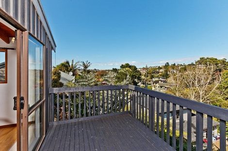 Photo of property in 6 Deverell Place, Northcross, Auckland, 0632