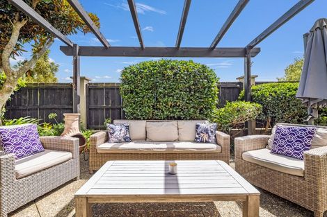 Photo of property in 2 Four Oaks Place, Pukekohe, 2120