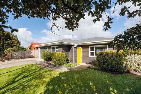 Photo of property in 4 Gladys Place, Kelvin Grove, Palmerston North, 4414