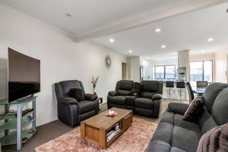 Photo of property in 96 Pitt Avenue, Clendon Park, Auckland, 2103