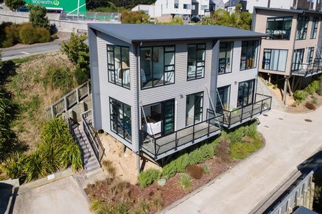 Photo of property in 2 Ara Paripari, Tawa, Wellington, 5028