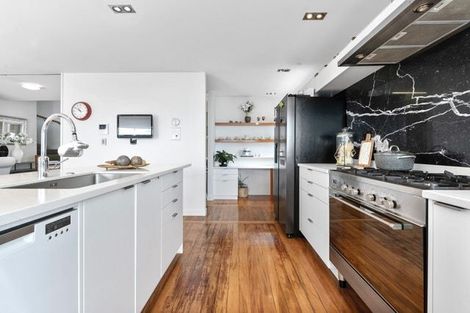 Photo of property in 37 Churchill Road, Murrays Bay, Auckland, 0630