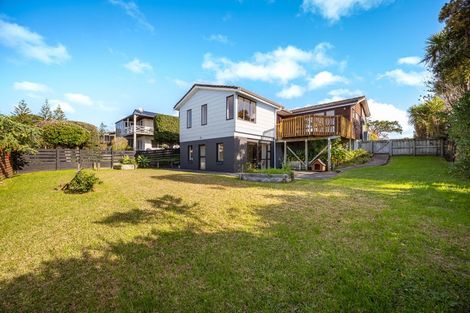 Photo of property in 16 Halldene Terrace, Red Beach, 0932