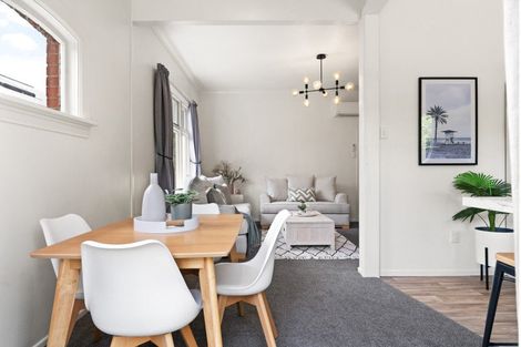 Photo of property in 33 Beach Street, Saint Clair, Dunedin, 9012