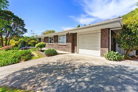 Photo of property in 61 Kakariki Grove, Waikanae, 5036