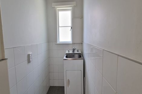 Photo of property in 2/18 Forrest Hill Road, Forrest Hill, Auckland, 0620