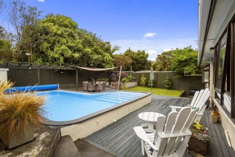 Photo of property in 24 Ranui Terrace, Tawa, Wellington, 5028
