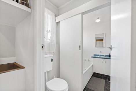 Photo of property in 19 Halswell Crescent, Westbrook, Palmerston North, 4412