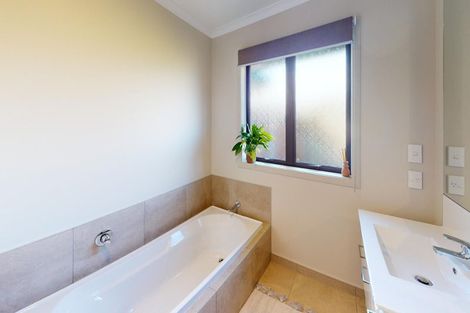 Photo of property in 34 Cyprus Place, Fitzherbert, Palmerston North, 4410