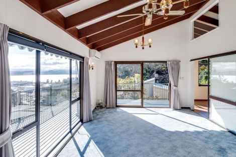 Photo of property in 27 Burns Road, Hospital Hill, Napier, 4110