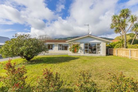 Photo of property in 11 Matai Street, Waikanae, 5036