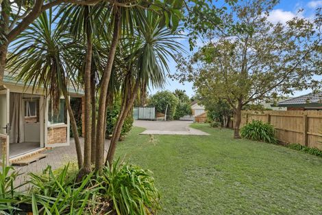 Photo of property in 8 Hagen Close, Golflands, Auckland, 2013
