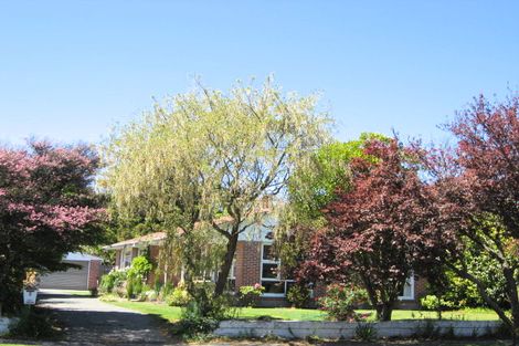 Photo of property in 8 Oakfield Street, Burnside, Christchurch, 8053