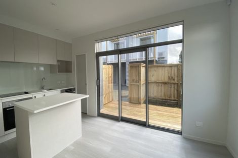 Photo of property in 9/2 Moor Avenue, Te Atatu Peninsula, Auckland, 0610