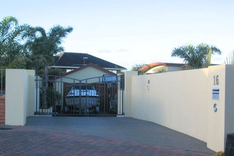 Photo of property in 16 Courtneys, West Harbour, Auckland, 0618