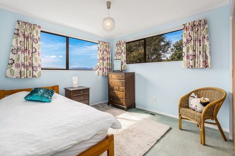 Photo of property in 7 Furneaux Grove, Whitby, Porirua, 5024