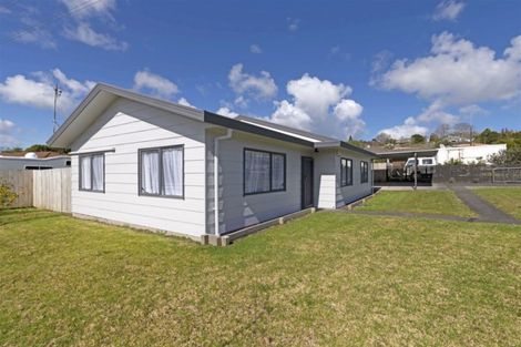 Photo of property in 3 Lori Place, Massey, Auckland, 0614