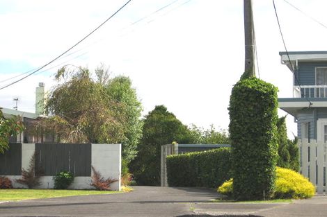 Photo of property in 1/328 East Coast Road, Sunnynook, Auckland, 0632