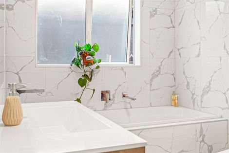 Photo of property in 6 Coote Way, Kumeu, 0810