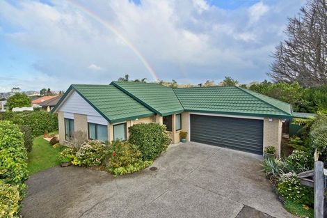 Photo of property in 15 Heversham Place, Glendene, Auckland, 0602