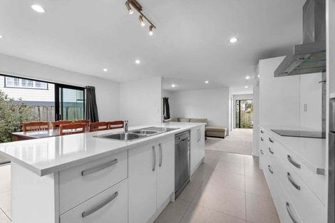 Photo of property in 27a Keegan Drive, Massey, Auckland, 0614