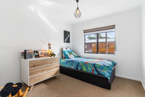 Photo of property in 1/19 Drome View Place, Beach Haven, Auckland, 0626