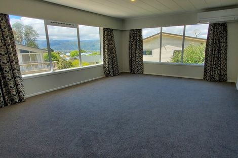 Photo of property in 87 Mulberry Street, Normandale, Lower Hutt, 5010