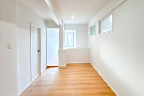 Photo of property in 4 Ayton Drive, Totara Vale, Auckland, 0629
