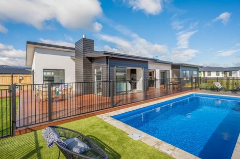 Photo of property in 70 Katania Heights, Brightwater, 7022