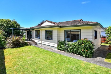 Photo of property in 15 Oakmont Place, Wattle Downs, Auckland, 2103